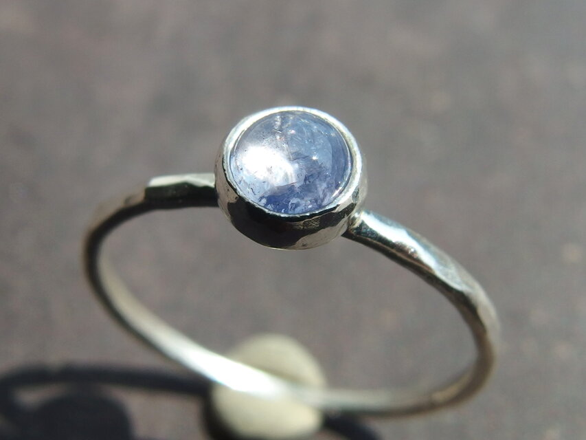 タンザナイト一粒リング　【silver】　4㎜　カボション　12月の誕生石