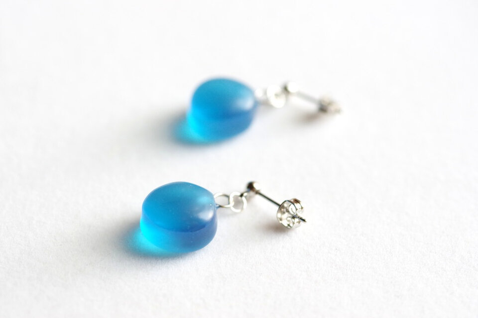 レジンアート シーグラス風のピアス〈晴れすぎた空〉 | iichi 日々の