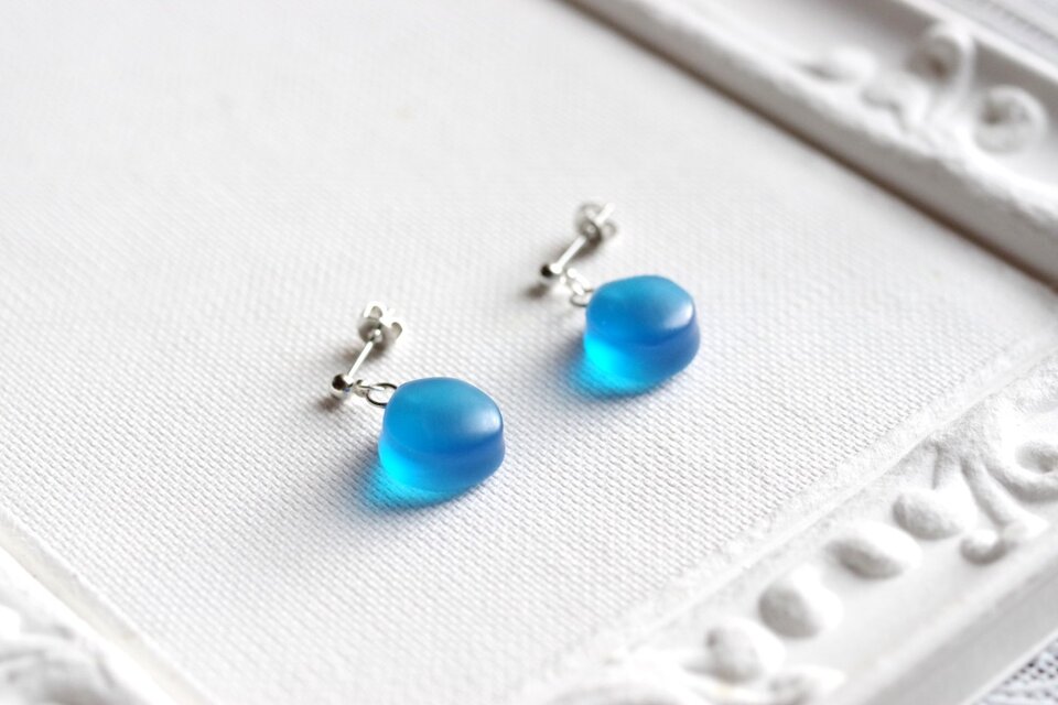 レジンアート シーグラス風のピアス〈晴れすぎた空〉 | iichi 日々の