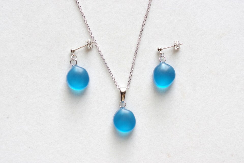 レジンアート シーグラス風のピアス〈晴れすぎた空〉 | iichi 日々の