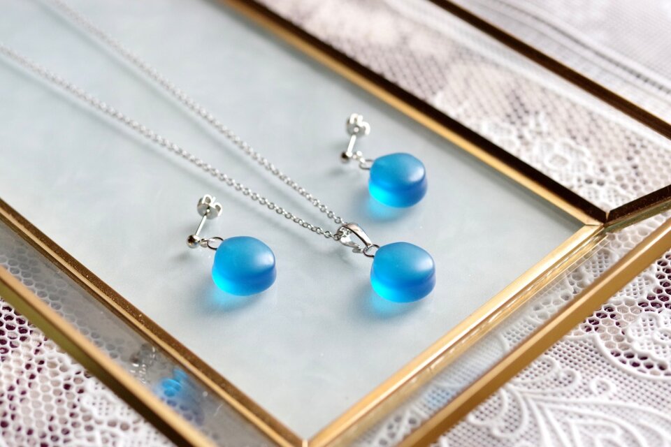 レジンアート シーグラス風のピアス〈晴れすぎた空〉 | iichi 日々の