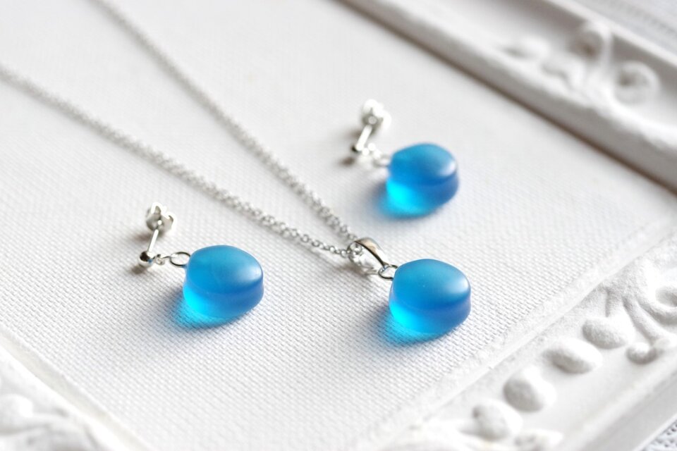 レジンアート シーグラス風のピアス〈晴れすぎた空〉 | iichi 日々の