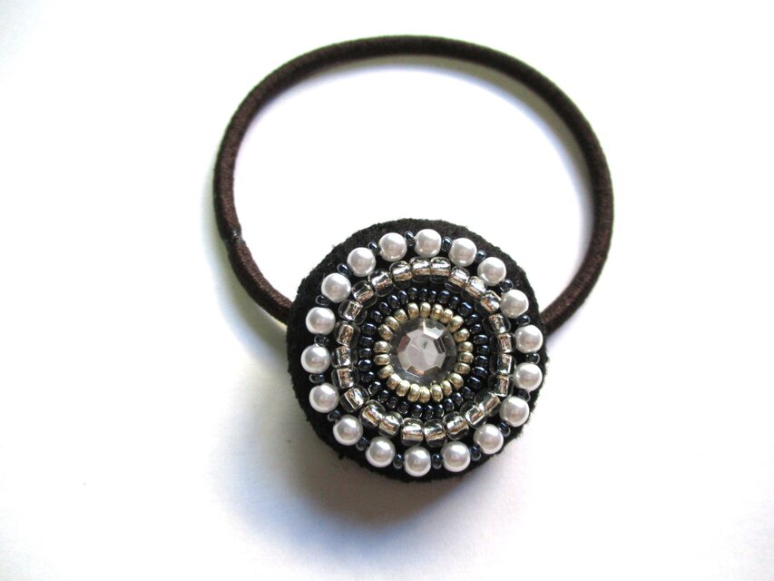 ビジューとパールのヘアゴム（黒）