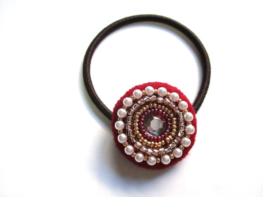 ビジューとパールのヘアゴム（赤）