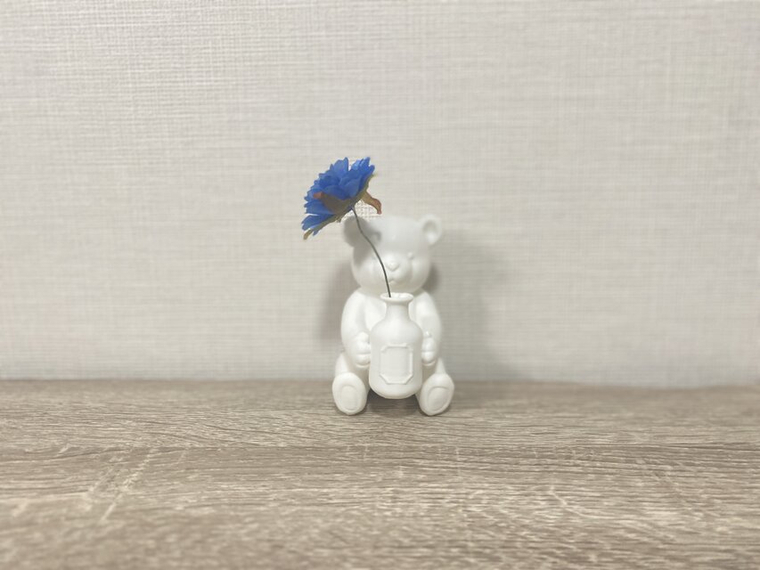 クマをモチーフにした一輪挿し