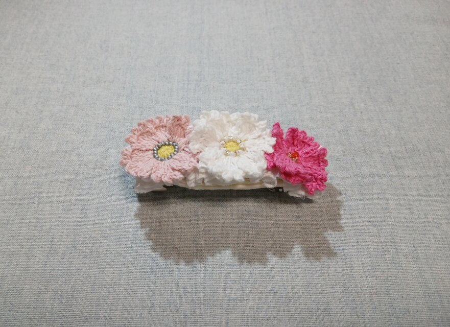 【特別限定価格】コスモスのバレッタ