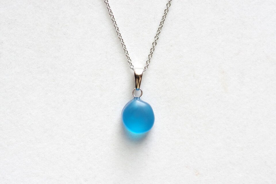 レジンアート シーグラス風のペンダント〈晴れすぎた空〉 | iichi 日々