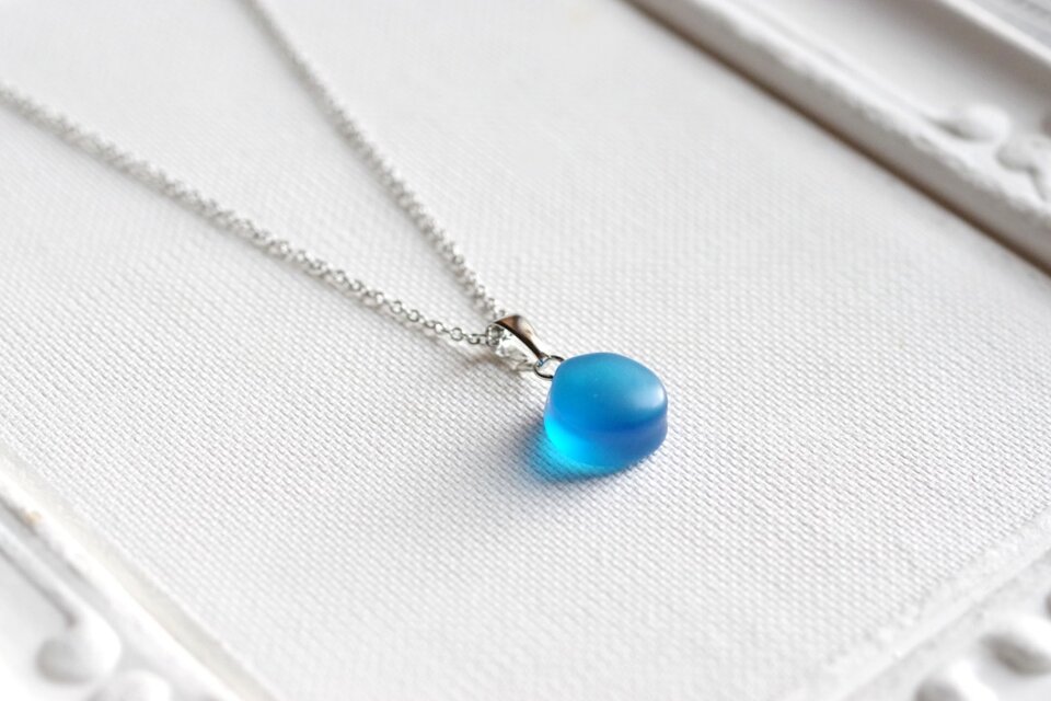 レジンアート シーグラス風のペンダント〈晴れすぎた空〉 | iichi 日々