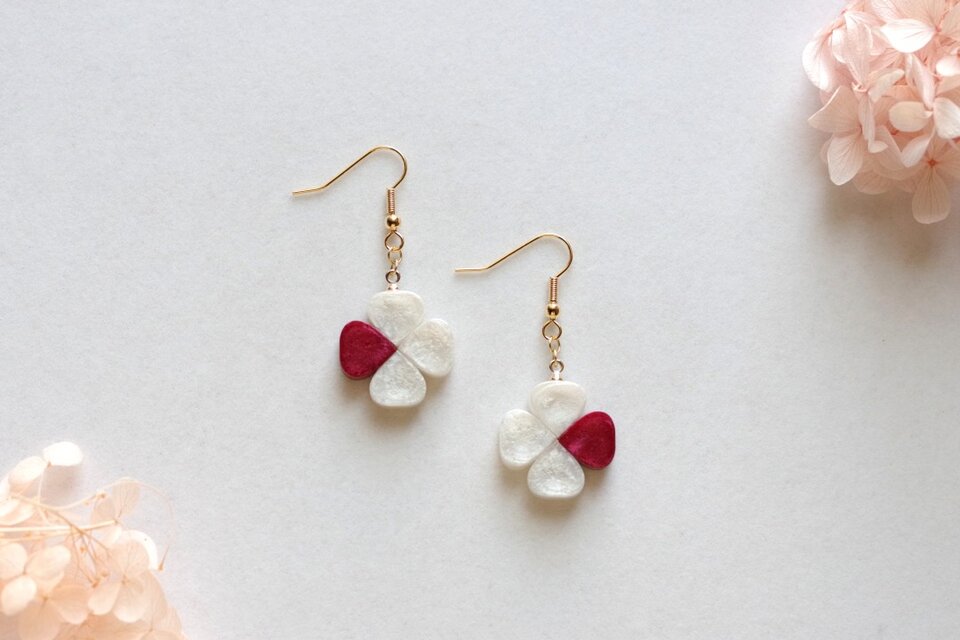 【受注製作】レジンアート　クローバーのピアス〈独りの愛〉