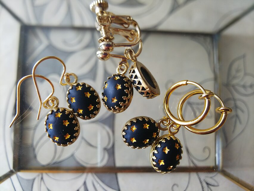 ヴィンテージ　漆黒マットGlass／ゴールドStar　美しいクラウン14Kgfピアスまたはイヤリング