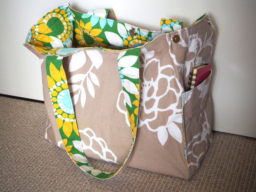 【値下げ】大きめ横型トートバッグ　⒈