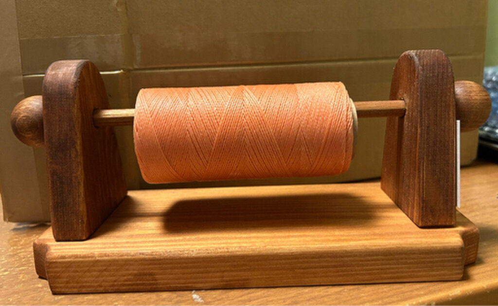 マクラメ糸用ヨコ型スプールホルダー