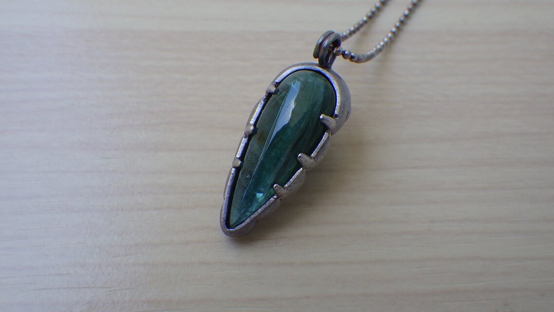 蝶のペンダント