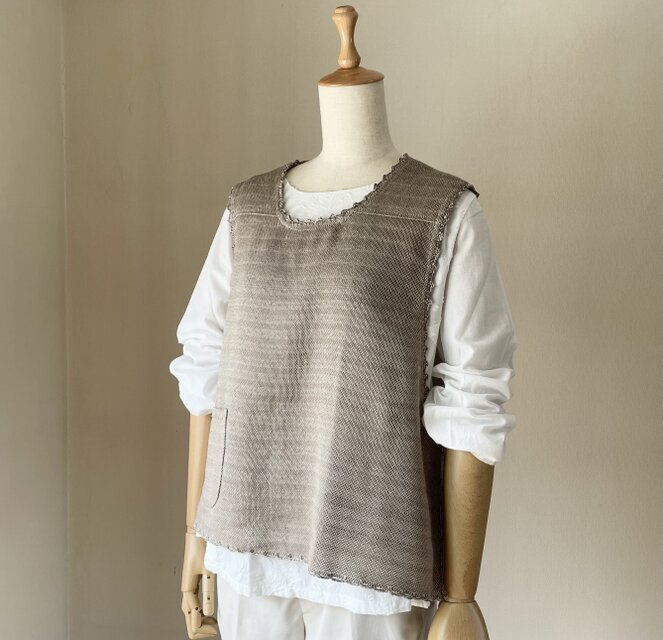 手織りの 脇が開くベスト（砂色） | iichi 日々の暮らしを心地よくする