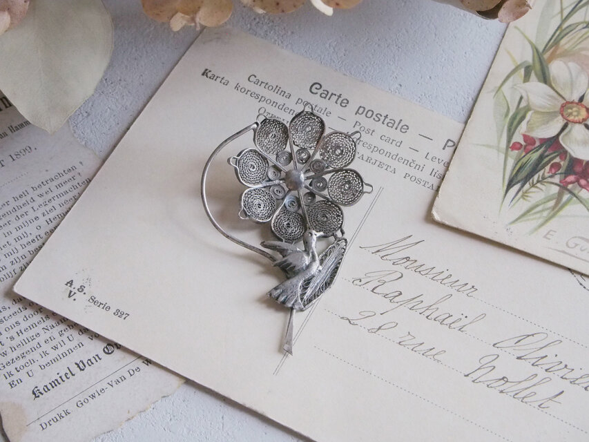 鳥と花のシルバーブローチ