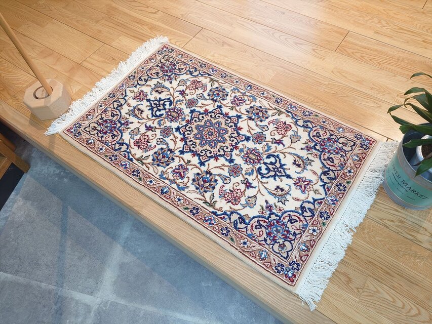 ペルシャ絨毯　ナイン産　ノーラ　玄関マット小　80（88フサ込）x50cm　手織り絨毯　PS7957