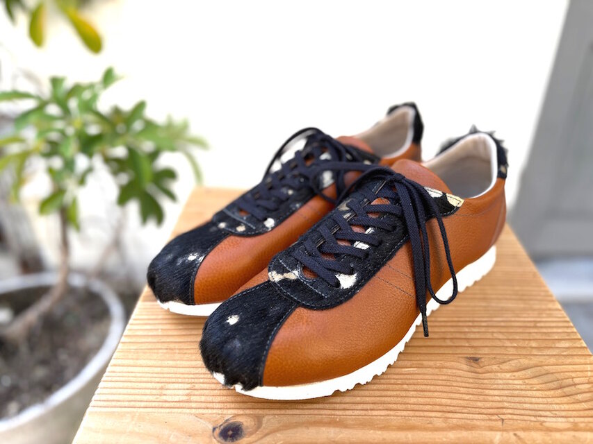 キャメル×ブラックファー 本革【１点物】即納可 サイズ24.5〜25cmのみ EMAのスニーカーがお得に！