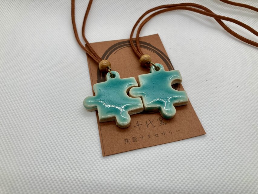 陶器のペンダント★陶器のネックレス★パズルペア★トルコ青ガラス