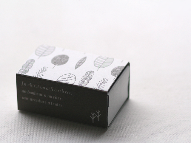 ガラスのミニチュア ”白文鳥” | iichi 日々の暮らしを心地よくする