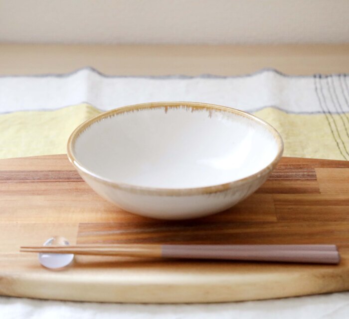 艶やか白釉のボウル 縁飴