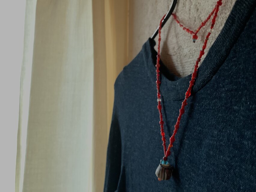 ＊ひとつぶ＋古のREDのネックレス@アフリカ の再生玉＋ナガ族伝世ディスクビーズ２色＋赤いホワイトハートビーズmix