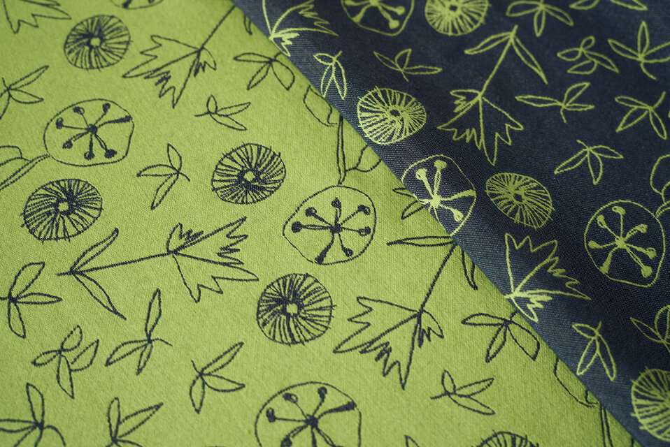 ジャガード生地［舞う花 / Dancing Flowers］紺/黄緑 オリジナルファブリック/Aneqdot