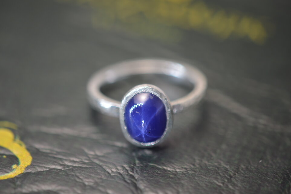 リング　シルバー925　シンセティックスターサファイヤ　2.58ct