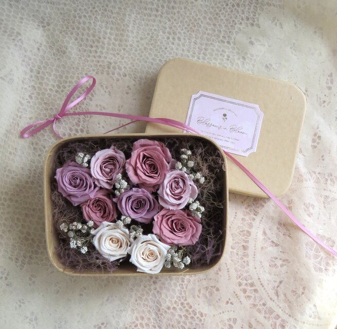 スモークツリーとバラのプレゼントボックス