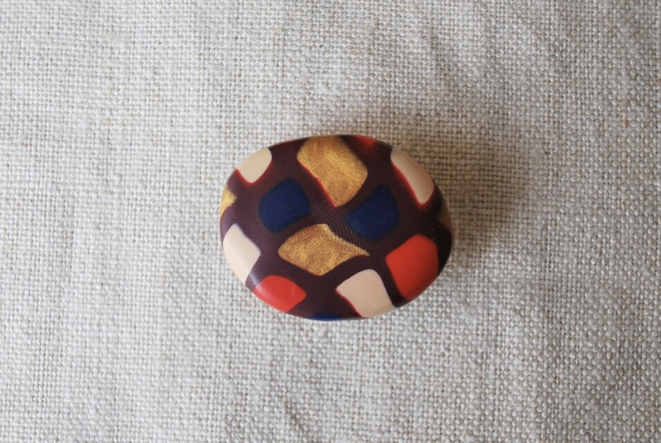 つるっとしたダエン帯留め　えんじ赤白紺G