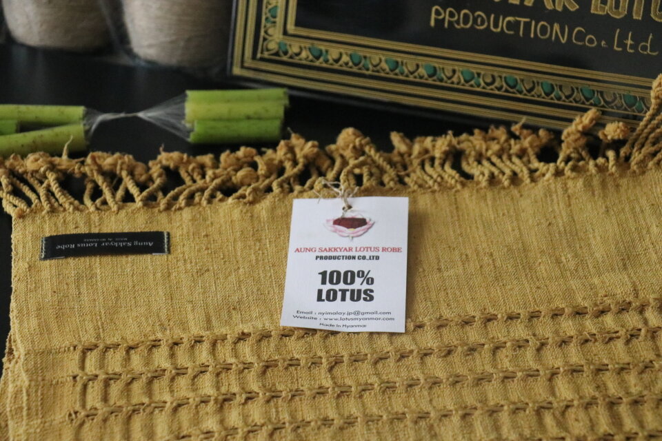 100%蓮ストール(ND bottom Candy Design)