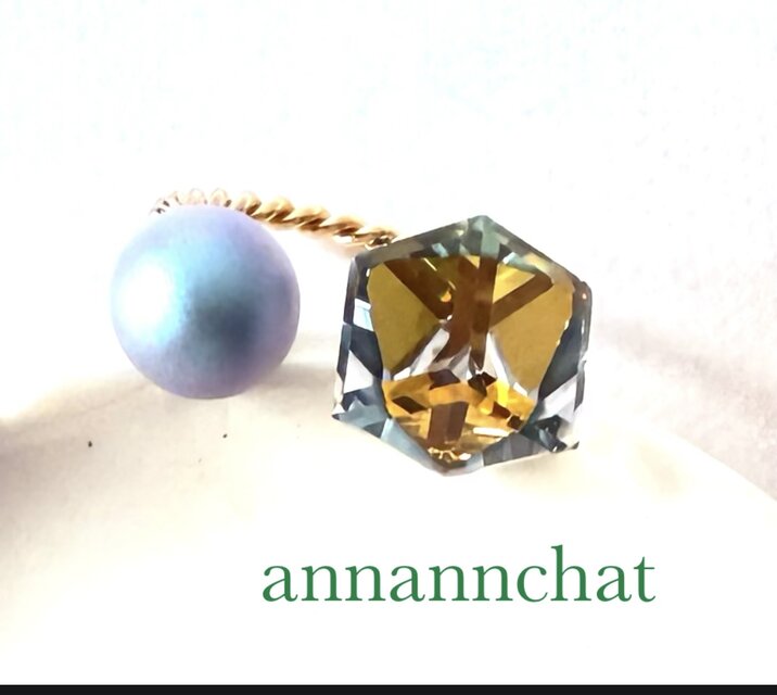 スワロフスキー キューブ（クリスタルサハラ 大粒8mm）と