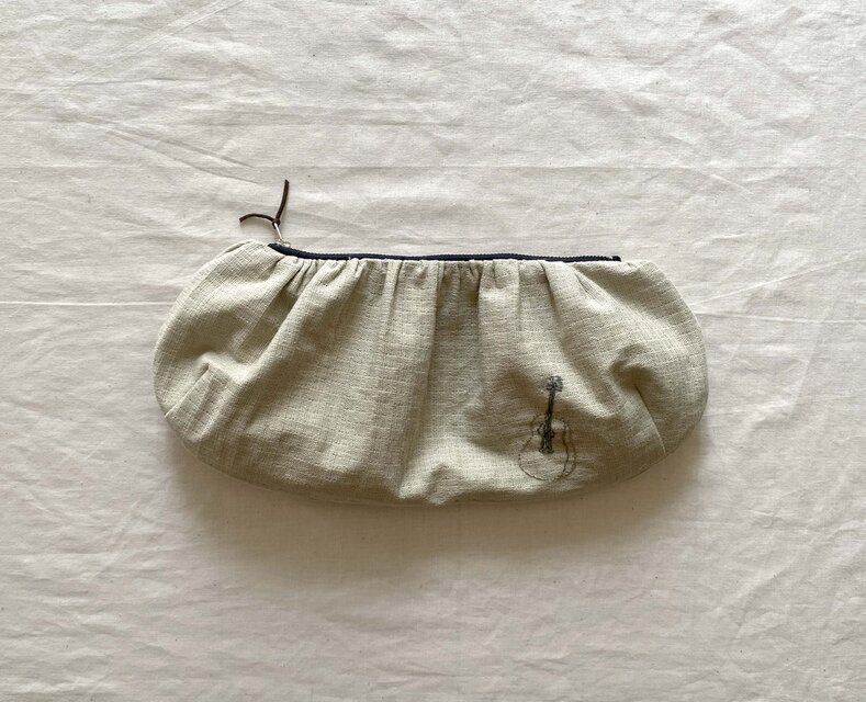 Pouch ：guitar