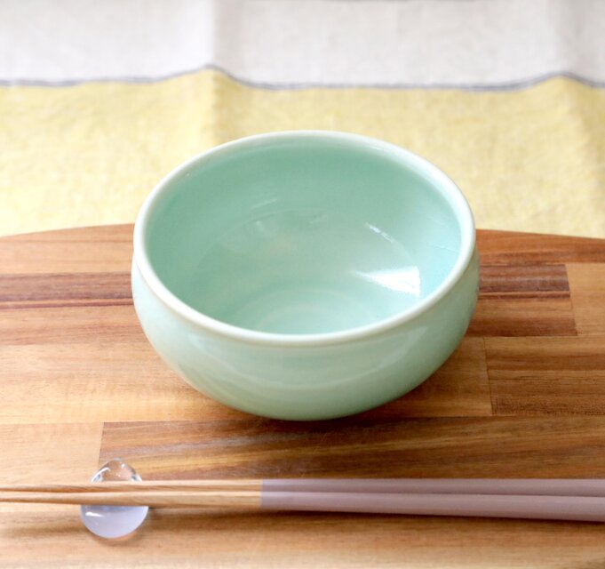 水色ガラス釉の丸鉢