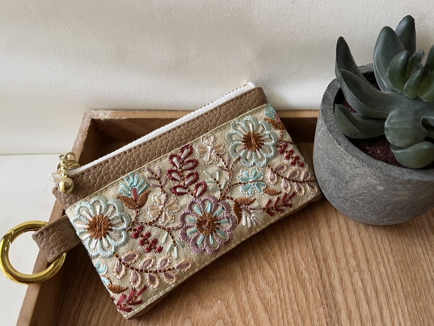 両面インド刺繍ポーチ　10cm  フェイクレザー　カラビナ⑤