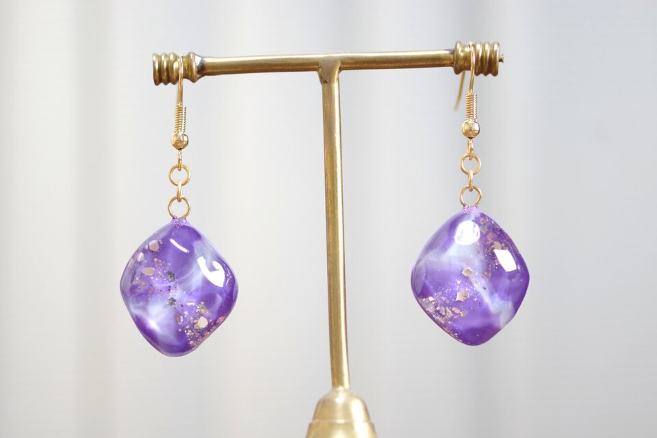 レジンアート　鉱物ピアス〈遠き人を想って〉