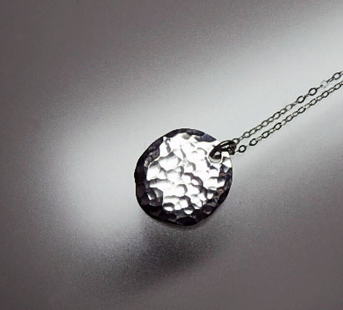 銀のナゲットペンダント