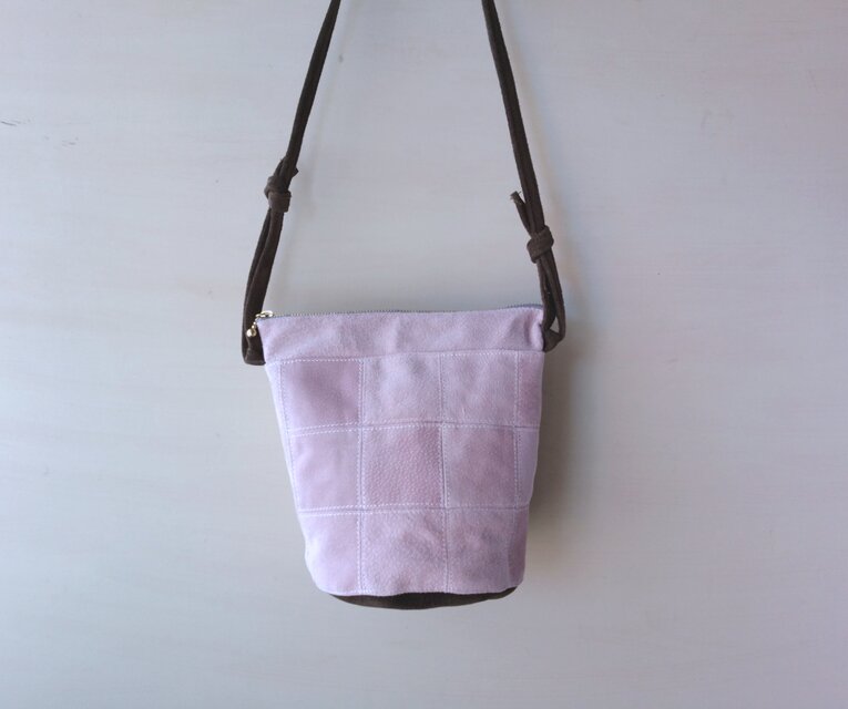 【一点物】ピッグスエードの丸底ポシェット ライトピンク