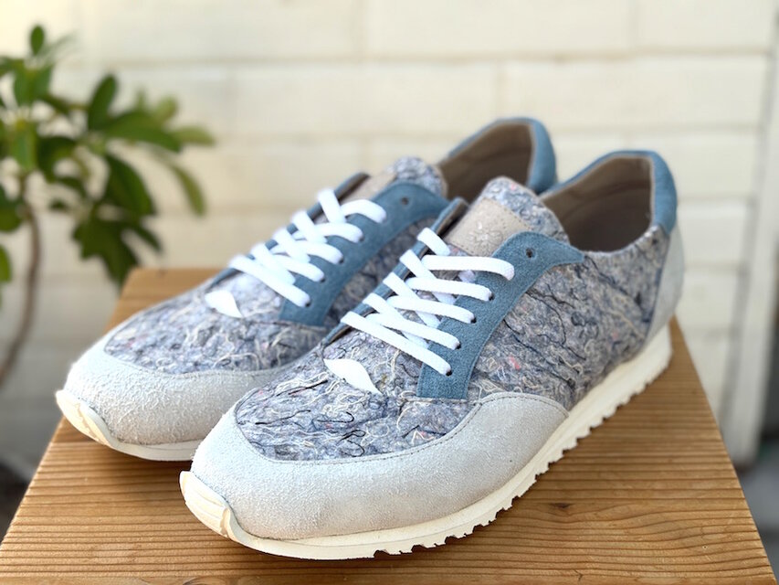 再生繊維フェルト×レザー　サステナブルスニーカー　ホワイト×ブルー
