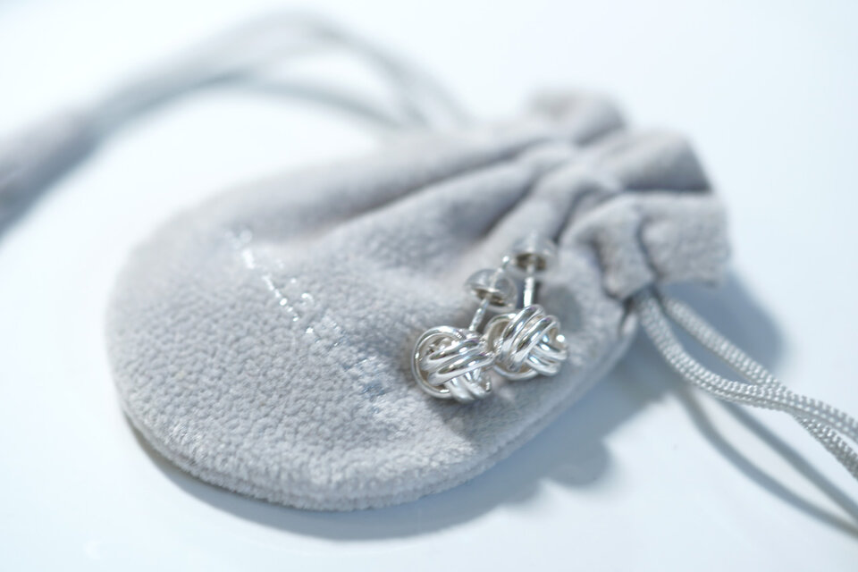 SILVER925 ノットスタッドピアス ペア | iichi 日々の暮らしを