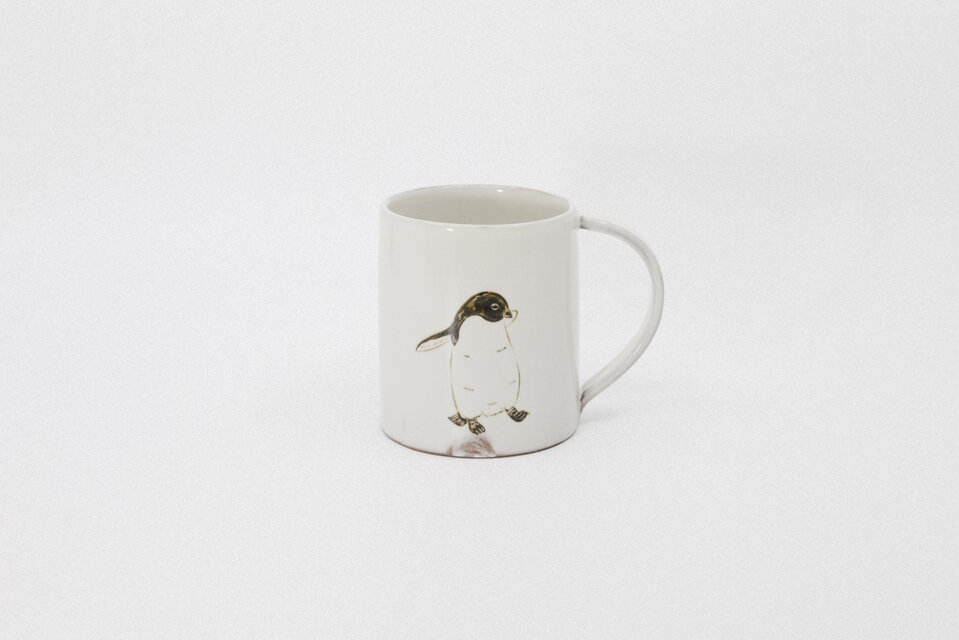 【粉引】マグカップ　アデリーペンギン