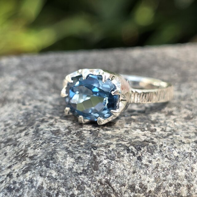ロンドン ブルートパーズ オーバルカット 4.36ct ミルククラウン