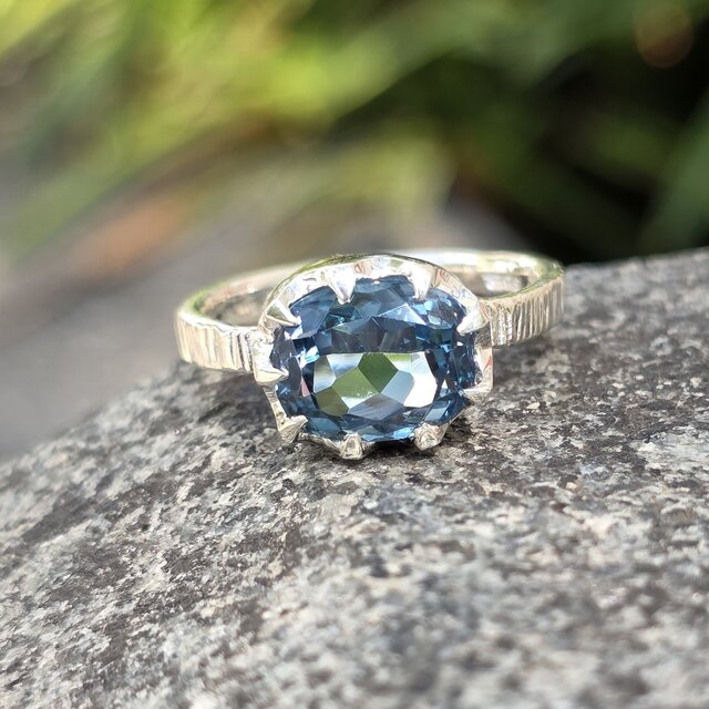 ロンドン ブルートパーズ オーバルカット 4.36ct ミルククラウン