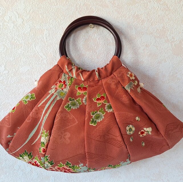 ハンドメイド作家　古布　赤 茶色　個性的大きめ手提げカバン ハンドメイド作家 古布 赤 茶色 個性的大きめ手提げカバン