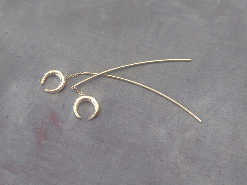 K18 外れない快適ピアス！ チェーンフックの三日月ピアス | iichi 日々