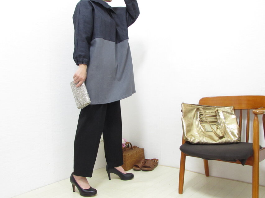 2792クラシックエレガンスの象徴: ネイビーグレーデニムブラウス