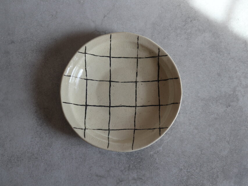 リム付き絵皿　チェック