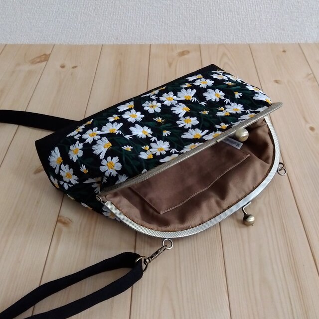 長財布も入る大きめ 花柄刺繍のがま口ショルダーバッグ 25cm口金