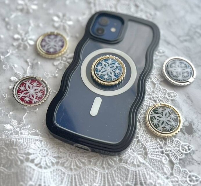青い彼岸花＊手描きレジンのスマホリング | iichi 日々の暮らしを