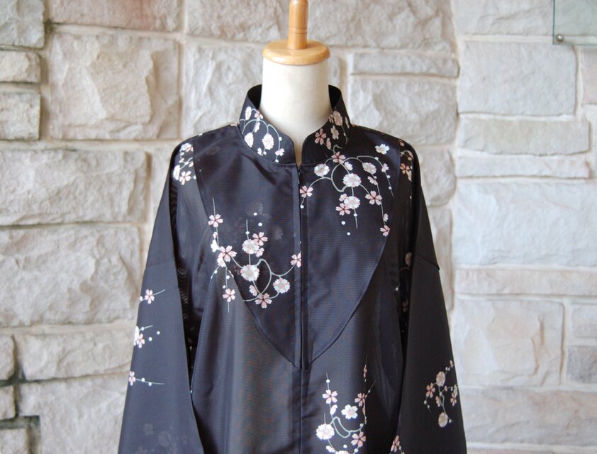 レトロクラシカル 黒地に桜 大正ロマンの雰囲気 着物スリーブ