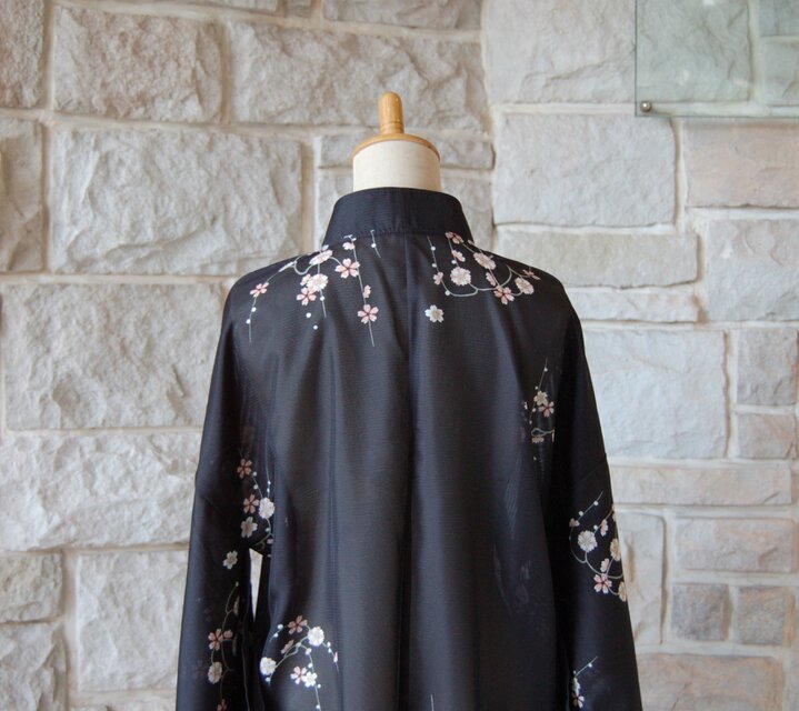 レトロクラシカル 黒地に桜 大正ロマンの雰囲気 着物スリーブ